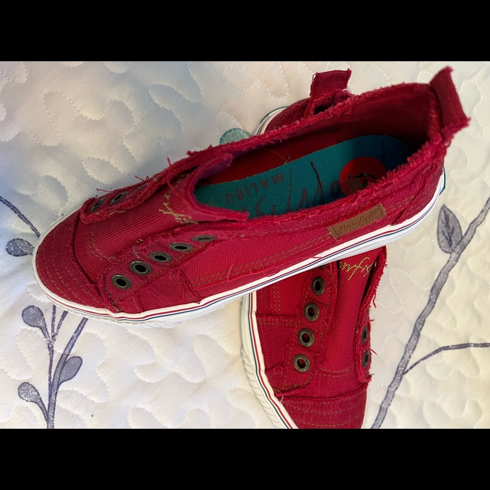 NWT Red (or Buzz red as the box describes) slip-on canvas size 6 Blowfish
